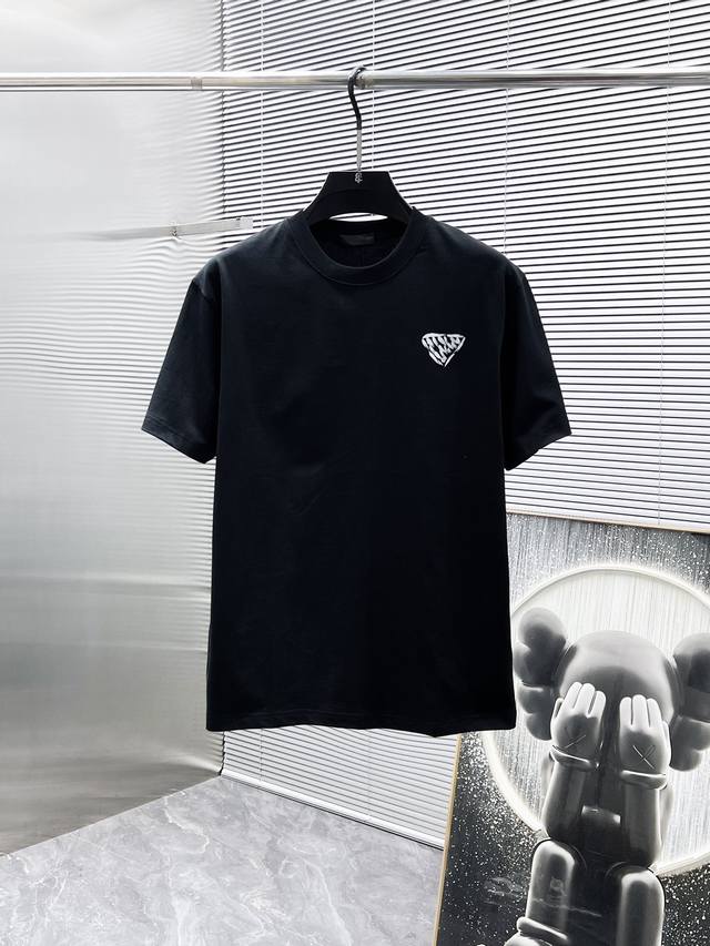 Prada 2025 New Round Neck Short Sleeve T-Shirt, High-End Version! Custom-Made Fa