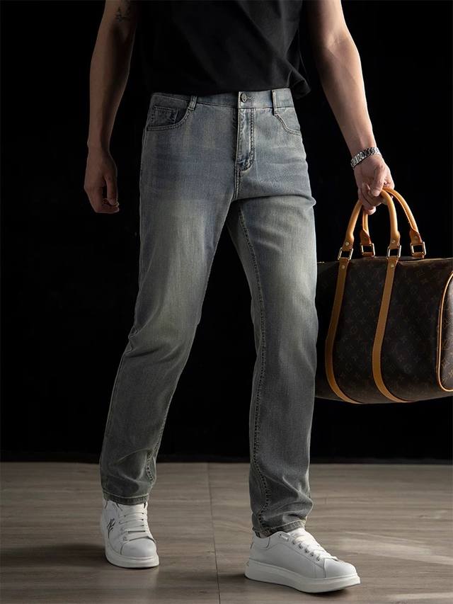 Valentino Spring/Summer New Men's Casual Pants, Original Factory Quality, High-E