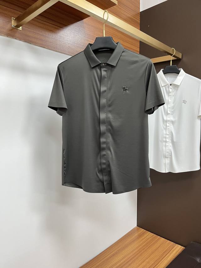 Ey 2025 Spring/Summer Classic Polo Collar Design, Paired With A Simple Single-Bu