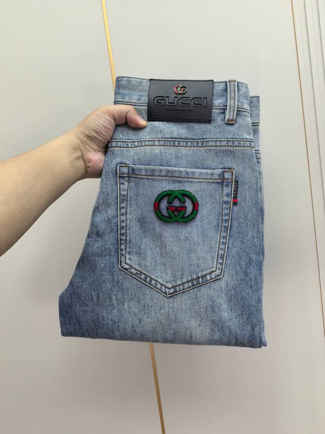 Gucci. 2025 Spring/Summer New Release Men's Jeans! Heavy-Duty Washed Denim Fabri