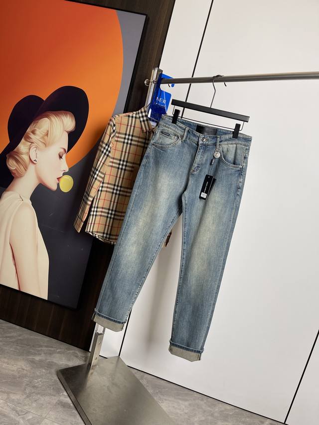 D&G 2025 Spring/Summer New Arrival Authentic Denim Pants, Original Hardware And