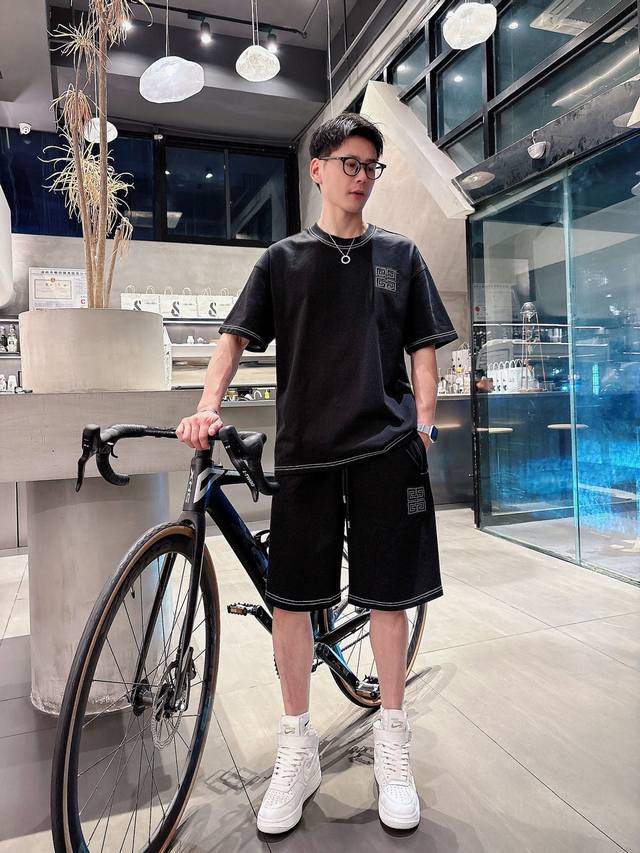 Brand: Givenchy 2025 Round Neck Short-Sleeve Shorts Set. Made From 100% Cotton F