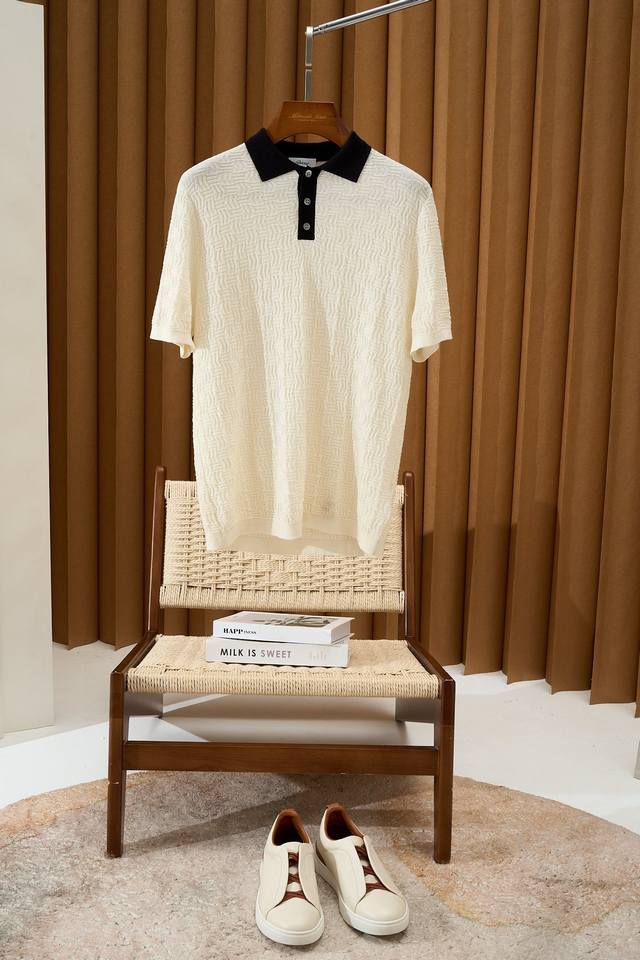 Elegant And Distinctive H-Brand Unique Craftsmanship Creates A Three-Dimensional