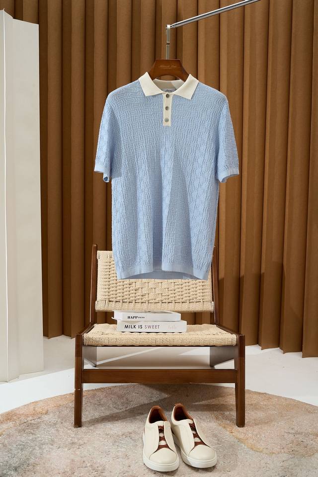 Elegant And Distinctive H-Brand Unique Craftsmanship Creates A Three-Dimensional