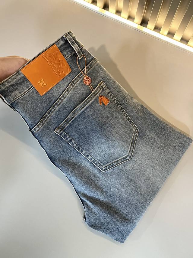 Herm*S Ai*Shi 2025 Early Spring Men's High-End Denim Washed Straight-Leg Jeans!