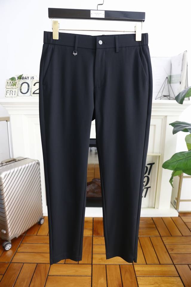 Valentino. 2025 Summer Fashion New Arrival Men's Casual Trousers! Made From Comf