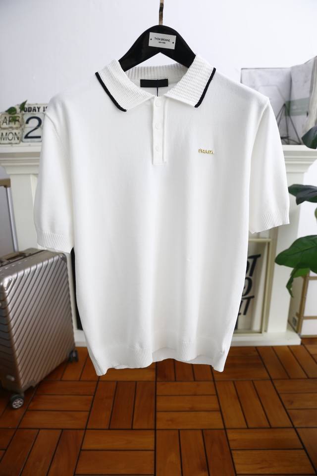 Prada. 2025 Summer New Arrival Men's Short-Sleeve Fashionable And Elegant Three-