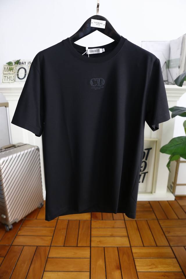 Dior. 2025 Summer New Arrival Men's Round Neck Short-Sleeve Shirt With Luxurious