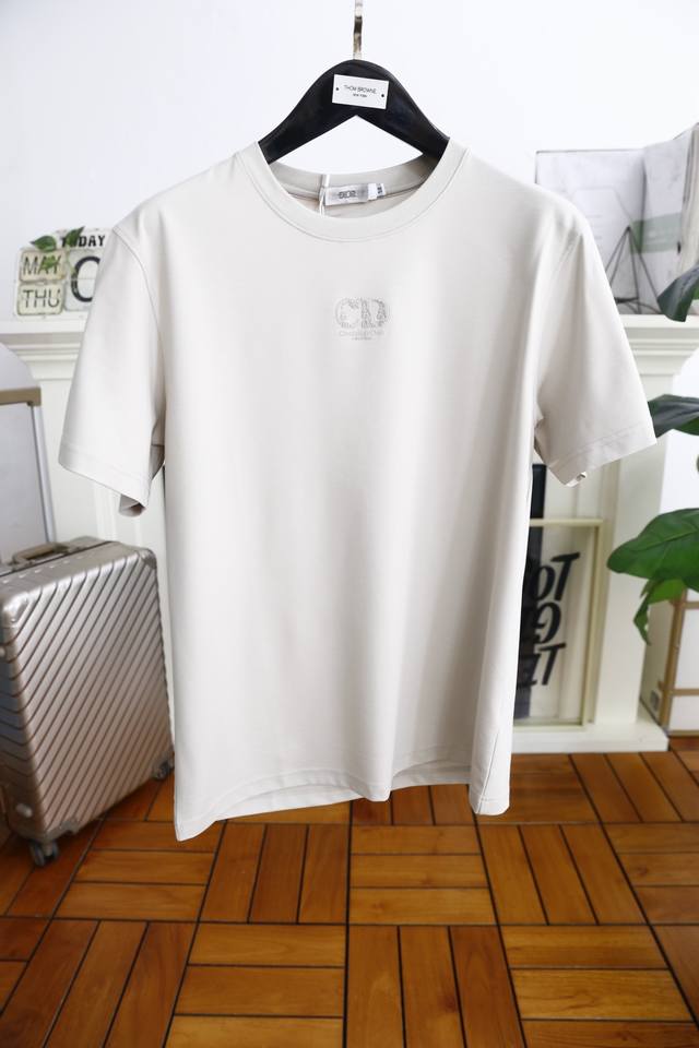 Dior. 2025 Summer New Arrival Men's Round Neck Short-Sleeve Shirt With Luxurious
