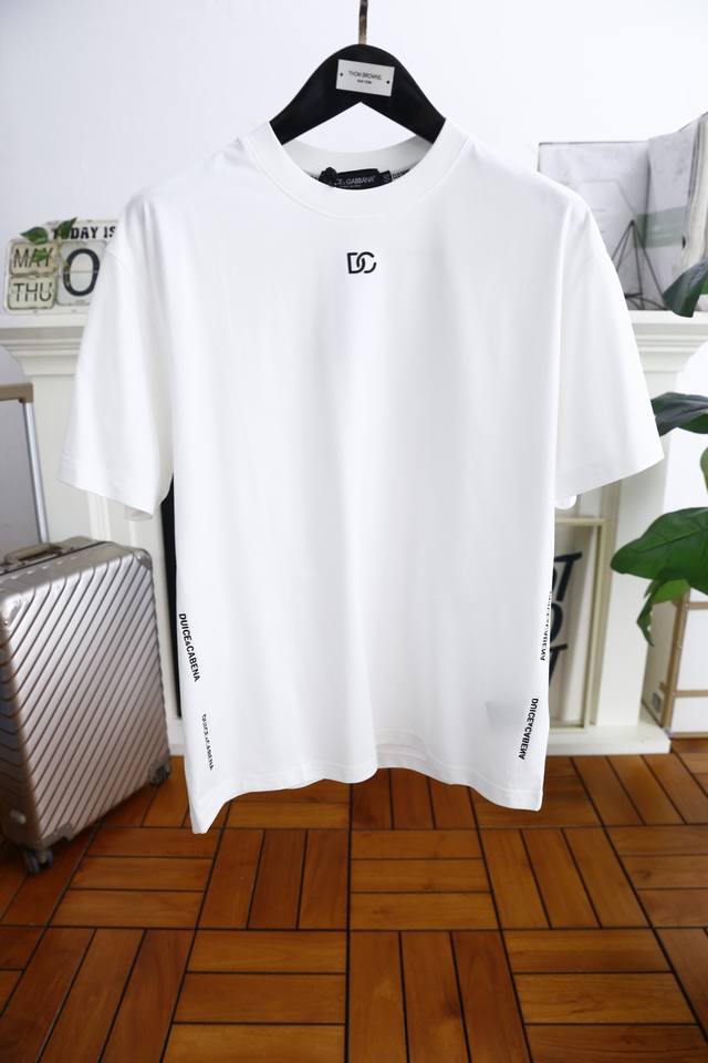 Dolce & Gabbana. 2025 Summer New Arrival Men's Round Neck Short-Sleeve Shirt Wit