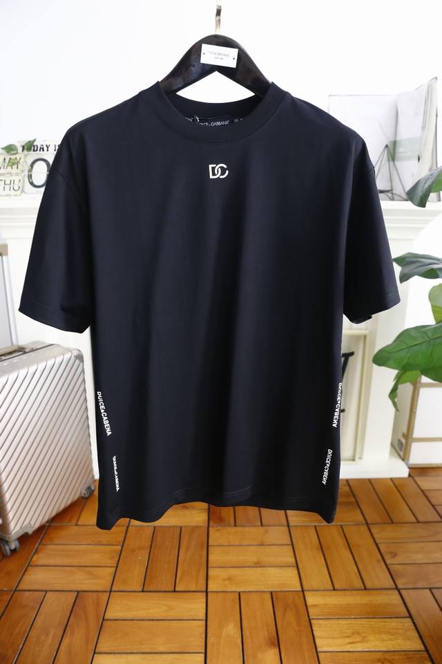 Dolce & Gabbana. 2025 Summer New Arrival Men's Round Neck Short-Sleeve Shirt Wit