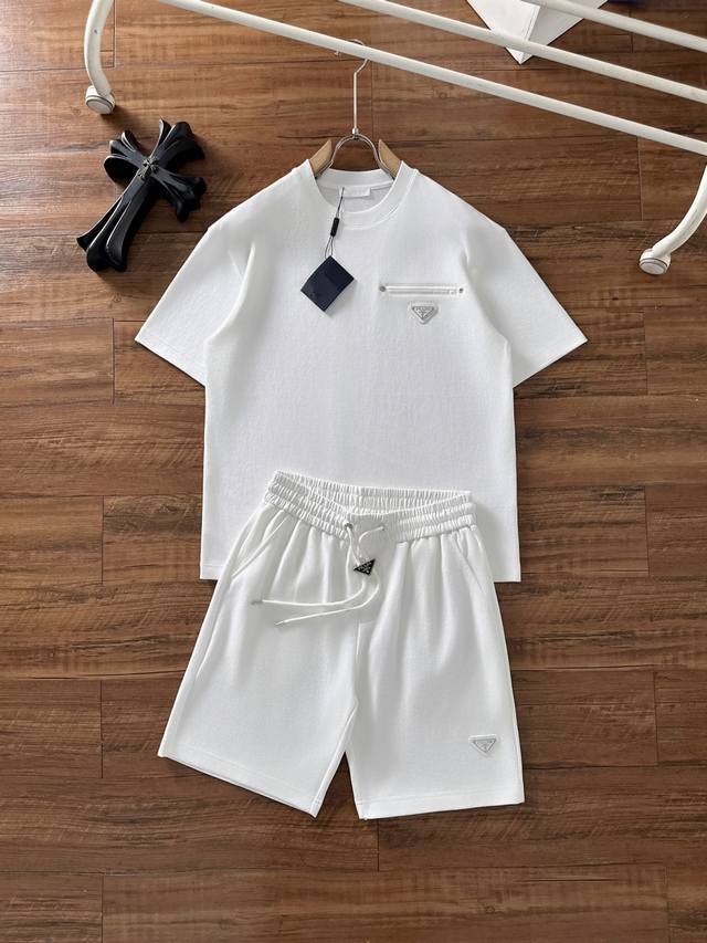 Prada 2025 Spring/Summer Latest Model, Unisex Design, Classic Short-Sleeve T-Shi