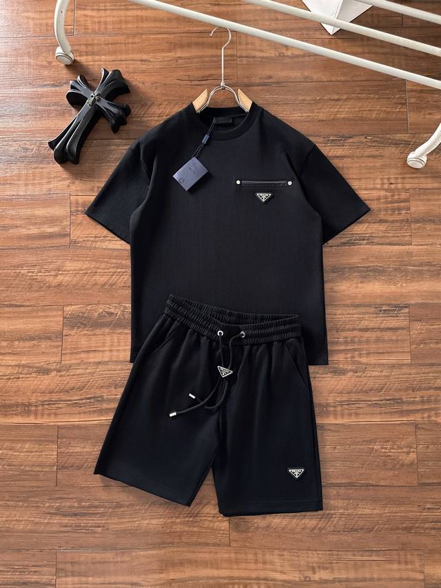 Prada 2025 Spring/Summer Latest Model, Unisex, Classic Design Short-Sleeve T-Shi