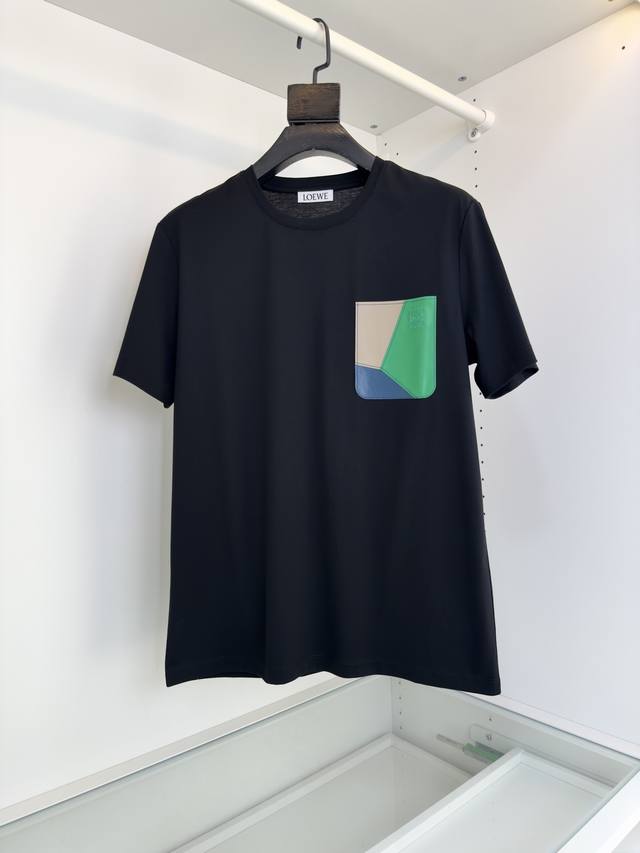 Luo*Wei L**We 2025 Spring/Summer Geometric Leather Patch Round Neck Short-Sleeve