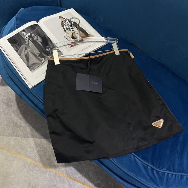 Pr* Ss Spring/Summer New Arrival Inverted Triangle Logo Minimalist Skirt. Puji H