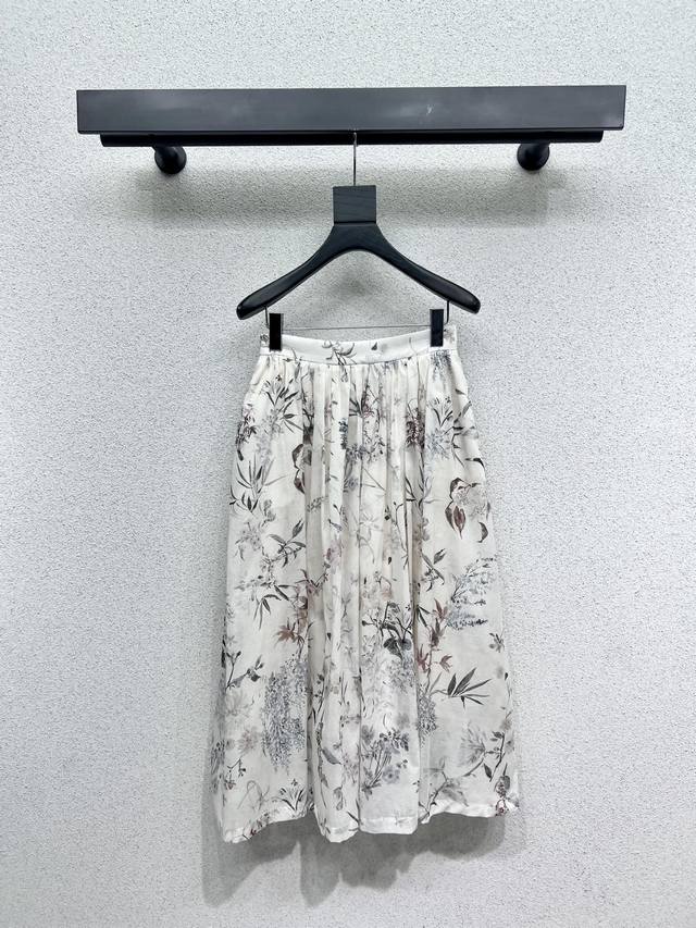D Series Of Retro-Style Floral Patterned Skirts Made From Yb Fabric. Fashionable