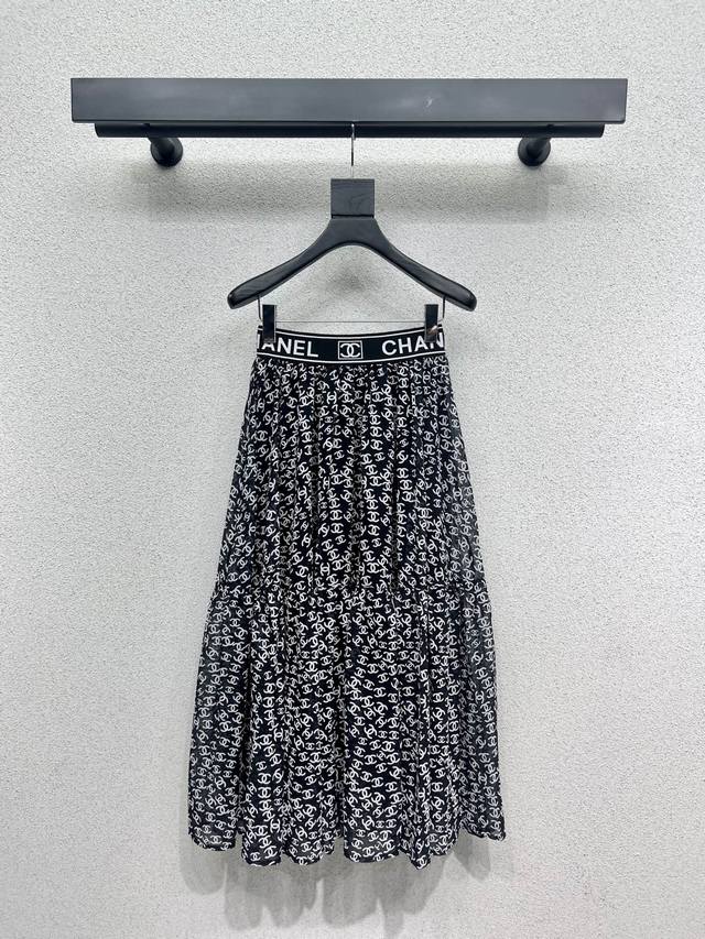 Mini Chanel-Style Woven Ribbon Double C-Print Skirt. Lightweight And Flowing Fab