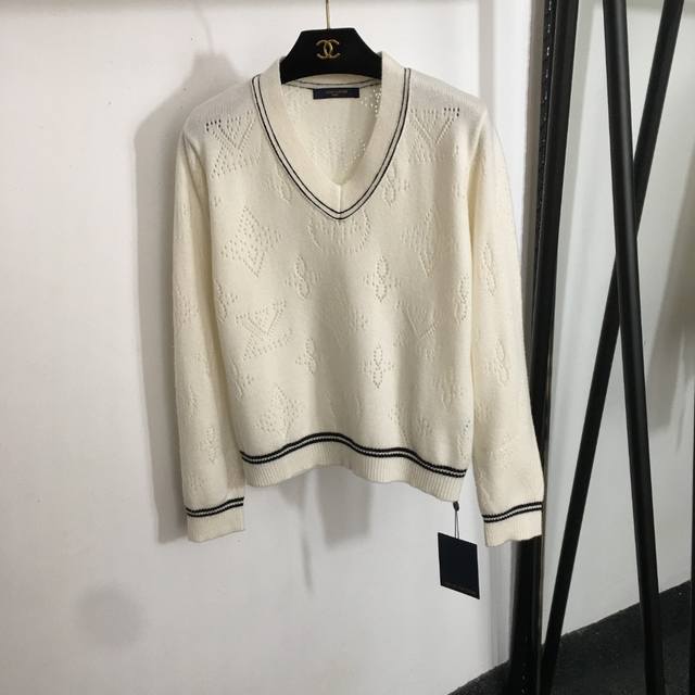 Style No. 20252603 Lv* New Arrival Vintage Logo Lace-Up V-Neck Long-Sleeve Wool