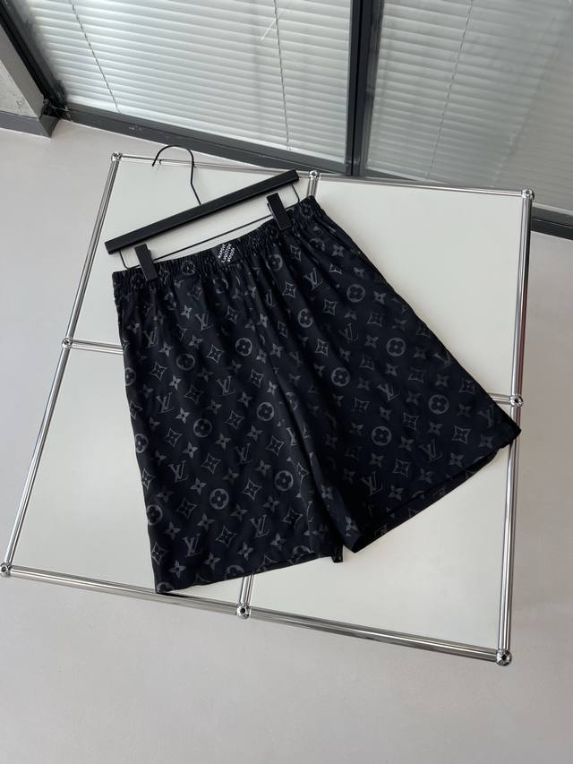 Lv* Wavy Jacquard Silk Short Pants Fabric: Made From Silk Fabric, Its Natural Af