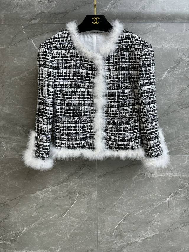 Spring/Summer New Arrivals Now Available! Xiangjia Black And White Checkered Fea