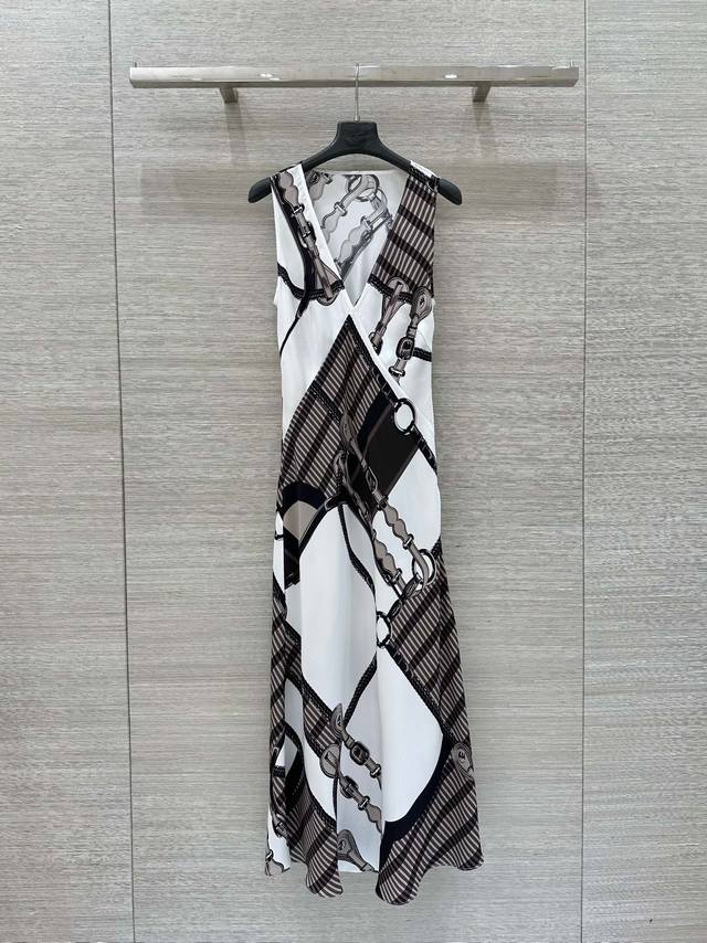 Exclusive Debut, Premium Original Quality. He 25 Spring/Summer New Arrival V-Nec