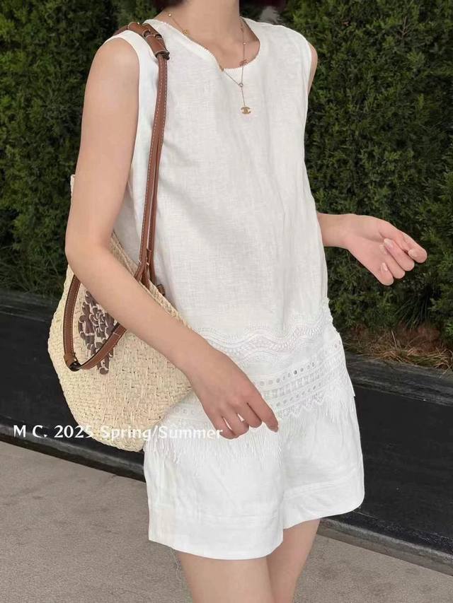 French Retro Lace-Trimmed Fringed Hem Vest With A Basic Round Neckline, Perfectl