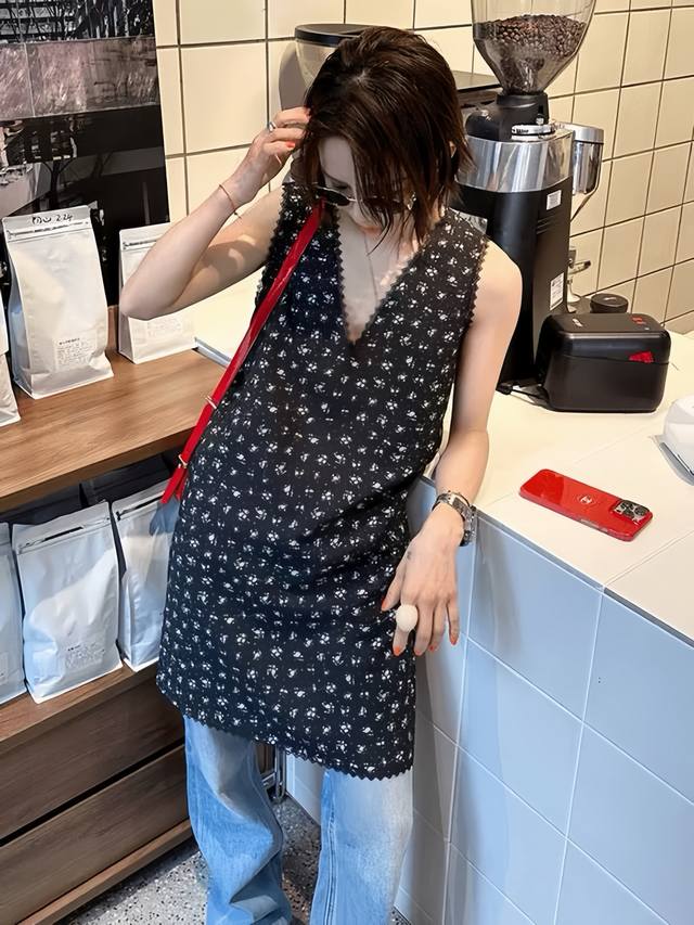 French-Inspired Fresh V-Neck Sleeveless Floral Dress. The V-Neck Design Effortle