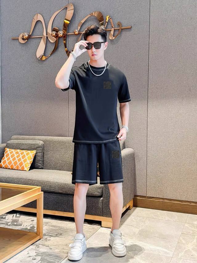 Direct Brand: Givenchy 2025 Round-Neck Short-Sleeve Shorts Set. Made From 100% C