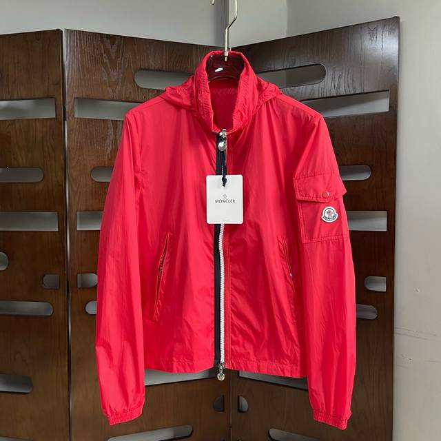 Qiu Mon Men's Stand-Up Collar Lightweight Windbreaker Jacket, Made From Soft, Br