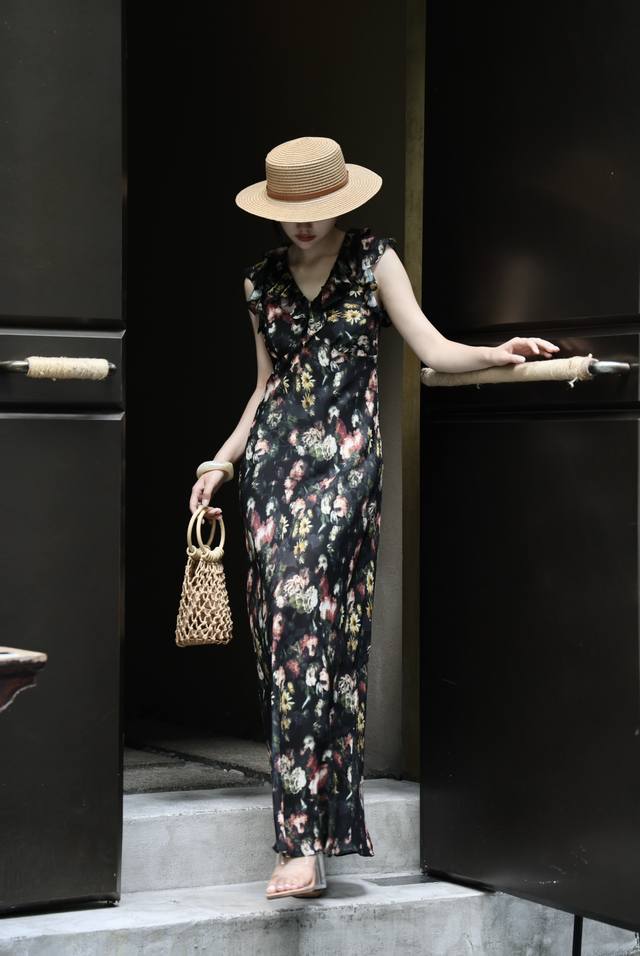 Partial Stock Available For Reorder. Resort-Style V-Neck Waist-Cinching Printed