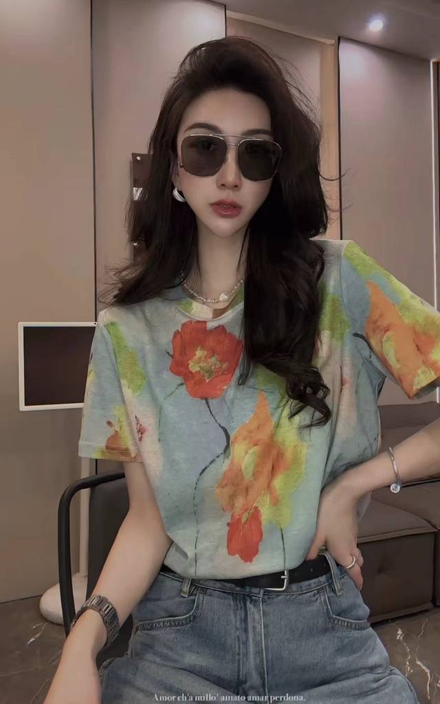 Printed Short-Sleeve T-Shirt With A Stylish Design, Featuring Vibrant Summer Flo