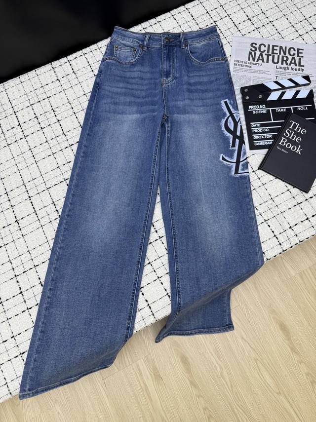 Ultra-High-Fashion 25 New Side Logo Printed Straight-Leg Jeans. This Pair Is Abs