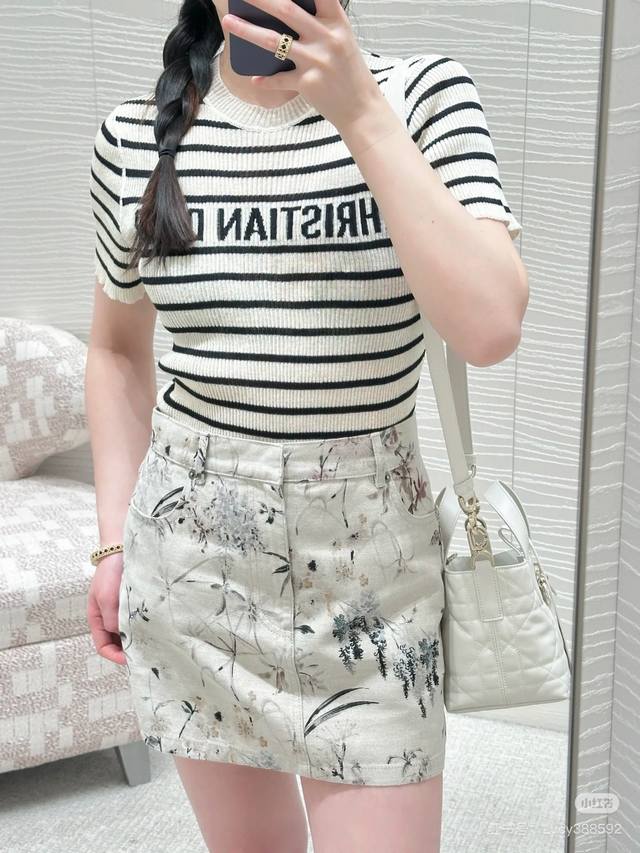 Dio* 25Ss Spring/Summer New Arrival Logo Jacquard Knit Striped Short-Sleeve Top.