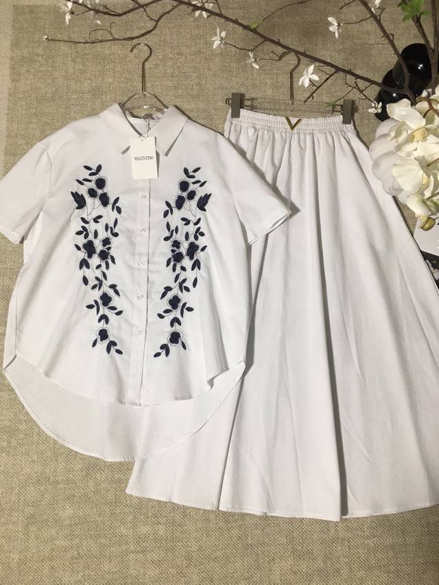 Set Valentin*O Valentino Heavy-Duty Embroidered Floral Linen Fabric Collar Short