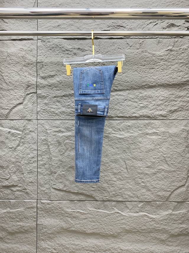 Armani New Arrival, High-End Exclusive Release, 25Ss Four-Season Series Ultra-St