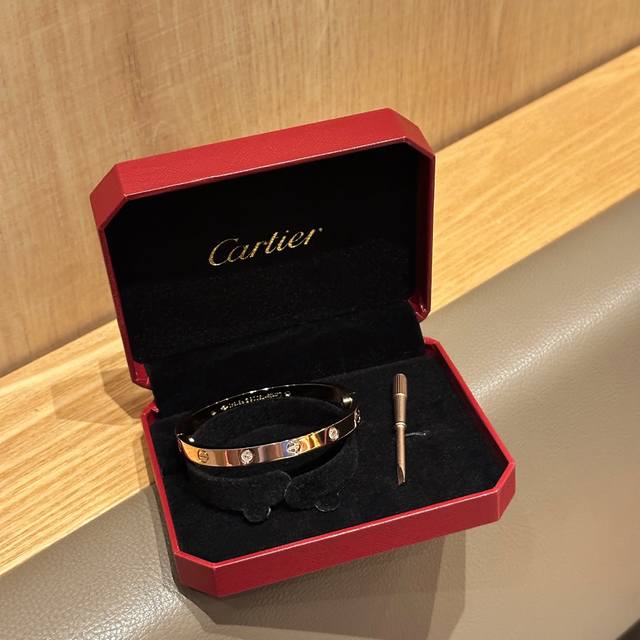 Cartier Love Series New Wide Version 4 Diamond Bracelet Upgraded Half-Open Brace