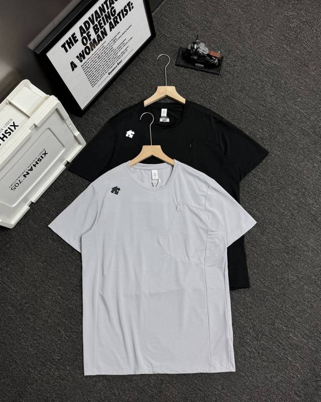 New Arrival Descente Two-Color Comprehensive Training Sports Fitness Unisex Refr