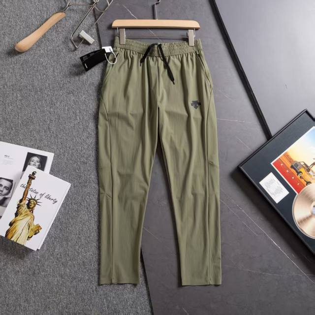 descente F360 Series Jogging Sports Pants Breaks The Shackles Of Traditional