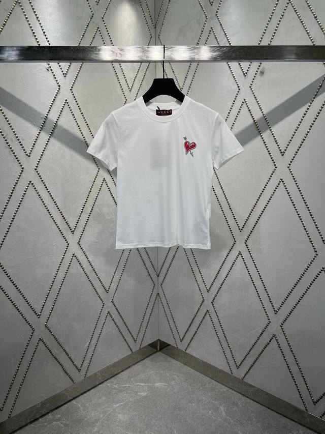 g 25Ss New T-Shirt Is Made Of White Lightweight Knitted Cotton. The Embroider