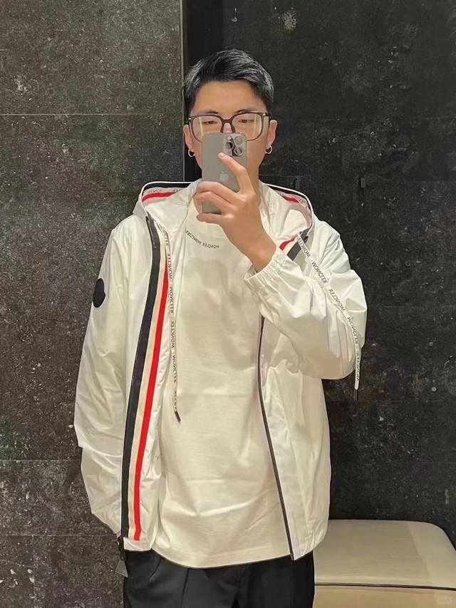 moncler 2025 Spring New Product Waterproof Jacket Hooded Coat. The Outer Laye