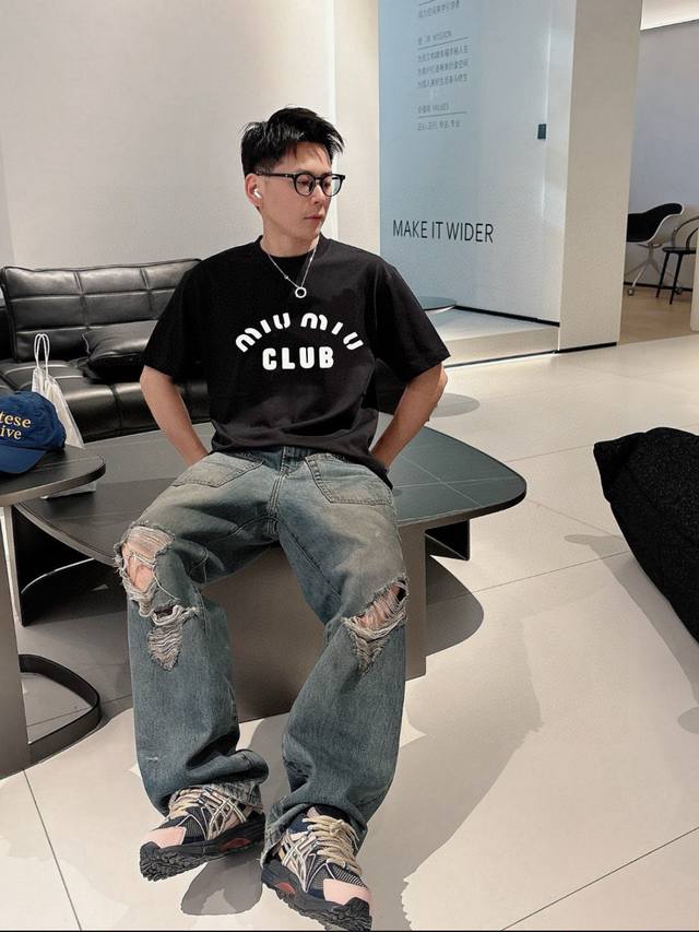 miu's 2025 Spring And Summer New Models Are Launched In The Counter. The Late