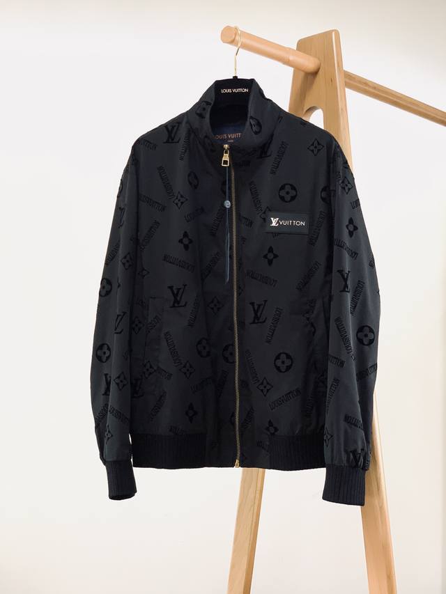 lv 2025 Spring New Jackets And Coats. New Products From The Show. Perfect App