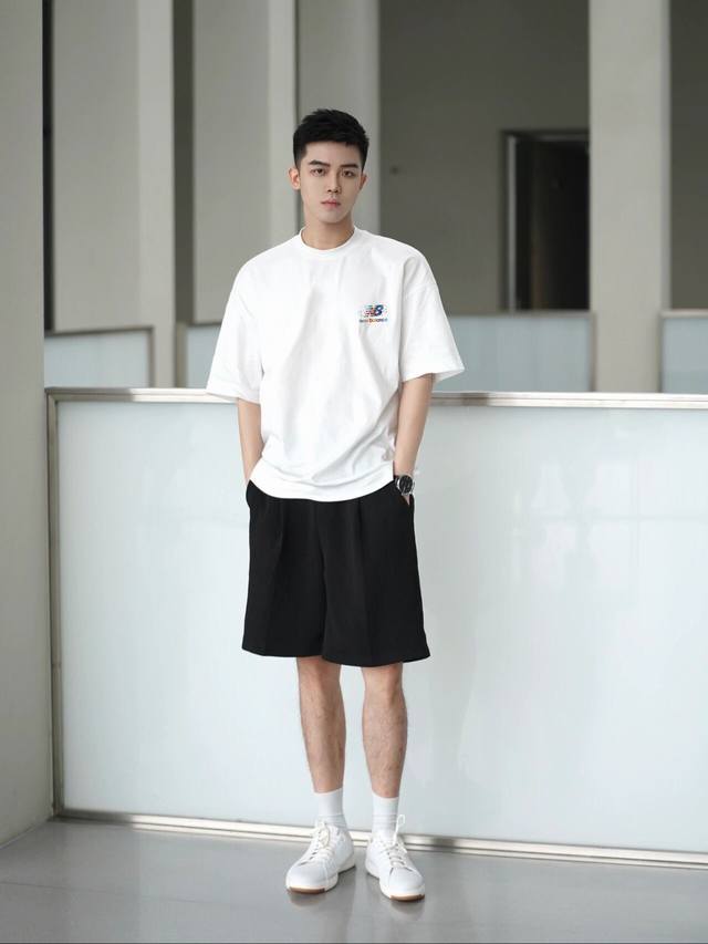 New Nb New Couple Round Neck Short-Sleeved T-Shirt Is Super Eye-Catching The Col