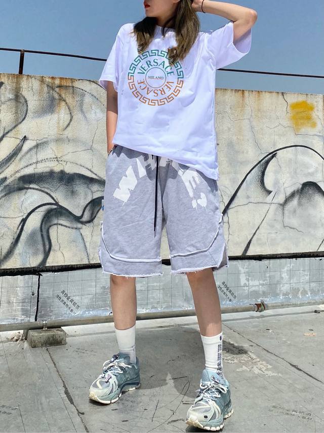 The New Versace Classic Short-Sleeved T-Shirt With The Logo Is Transformed Into