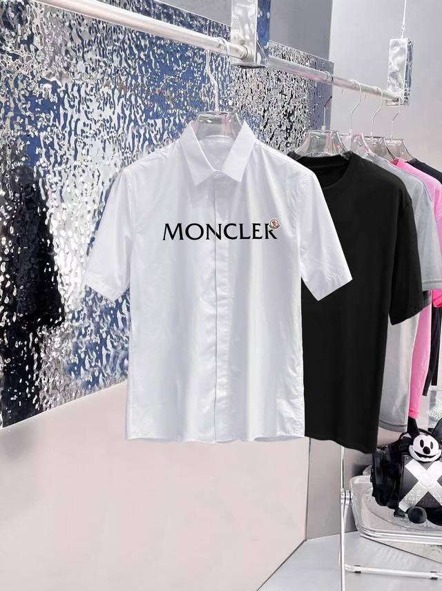 The Latest Men's Must-Have Short-Sleeved Shirt From Moncler Counters. 100% Natur