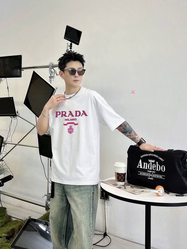 Prada's New Letter Print Double-Layer Heavy-Duty Short-Sleeved T-Shirt. The Lett