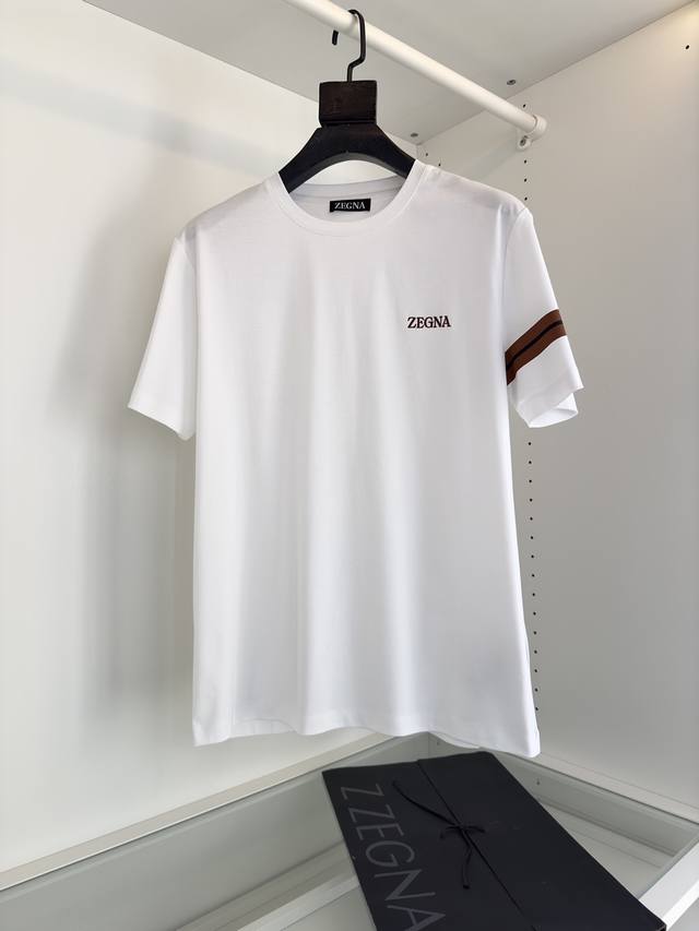 zeg*A A Must-Have For Your Wardrobe, A Basic Round-Neck Short-Sleeved T-Shirt