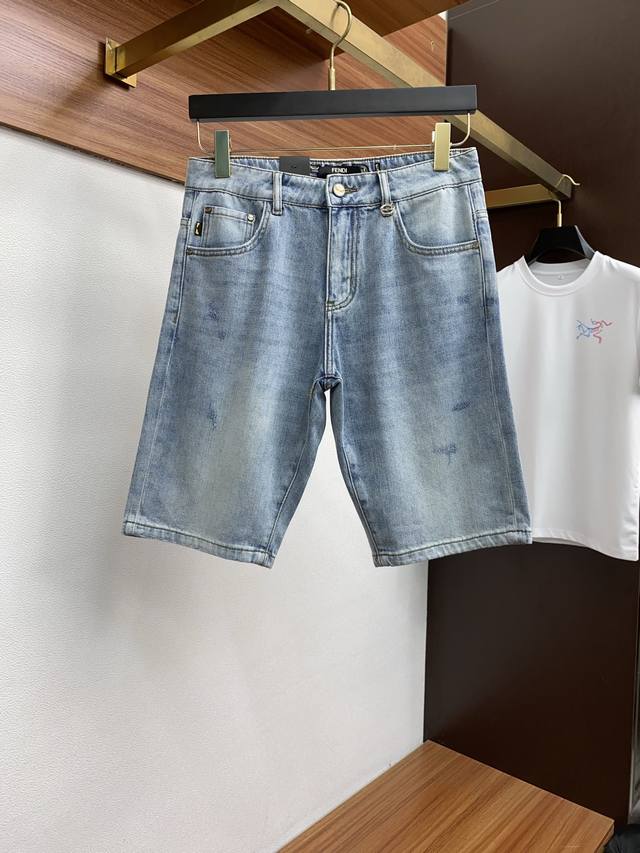 Fendi 25Th Spring And Summer New Casual Denim Shorts Are Neatly Tailored With An