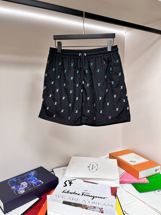 Mainly Promotes The New Lv 25Ss Blason Gradient Embroidered Beach Shorts. This B
