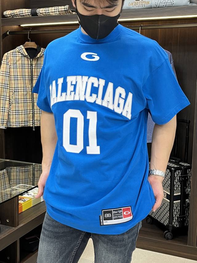 Mainly Promotes Balencaiga. Exclusively Supplied By Balenciaga. New Style Fashio